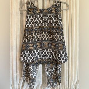 Pink Rose OPEN BACK Paisley Geometric Silky Lightweight tank Size Large